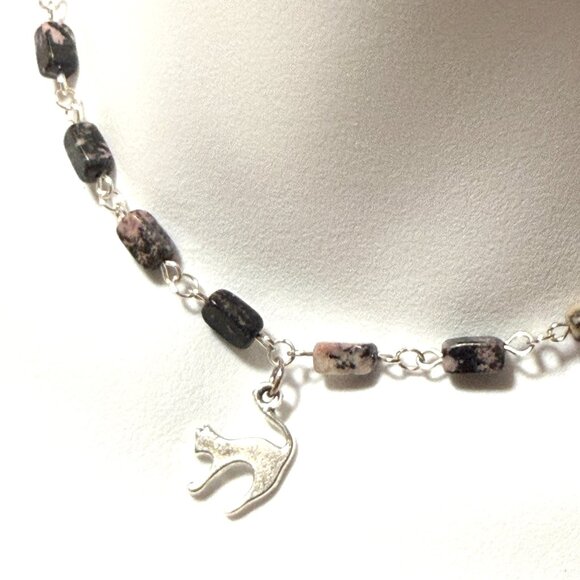 Genuine Gemstone Black Pink Rhodonite w/ Slim Cat Pendant Short Necklace - Picture 1 of 15